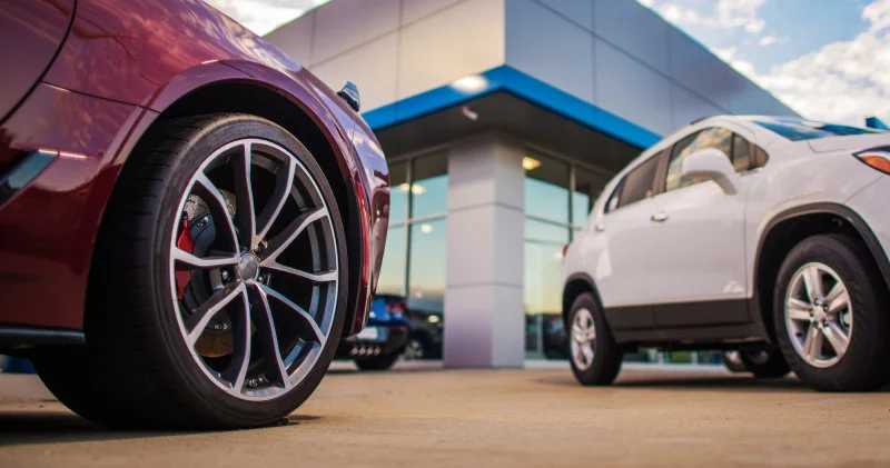 Салоннан жаңа көлік: қосымша не сатып алу керек және неден үнемдемеген жөн?