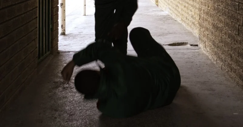 Группа подростков избила молодого парня в Алматы