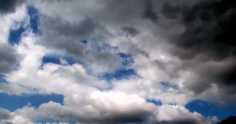 Десятки сорванных крыш и обрывы электросетей: последствия стихии ликвидируют в Павлодарской области