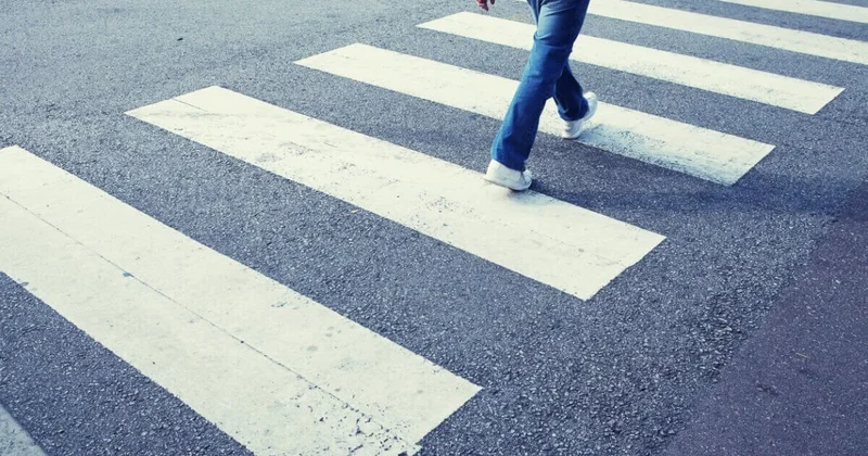 Парня сбили на пешеходном переходе в Караганде