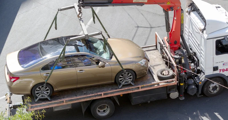 Астанада эвакуация ақылы болды автомобильдер айыппұл тұрағына жеткізілуде