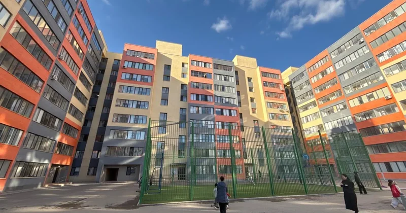 Как живут люди в столичном ЖК Баскару , который сравнили с трущобами Нью Йорка. Репортаж