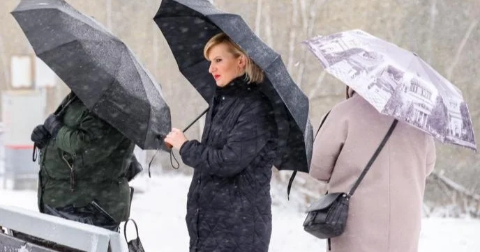 Ресейде қолайсыз ауа райы салдарынан 3 адам қаза тапты, мыңдаған тұрғын жарықсыз қалды