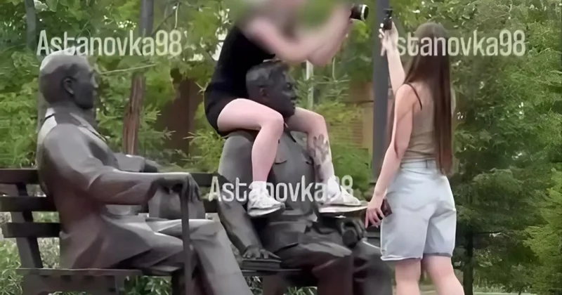 В Астане девушка залезла на памятник Майлину: дело дошло до суда