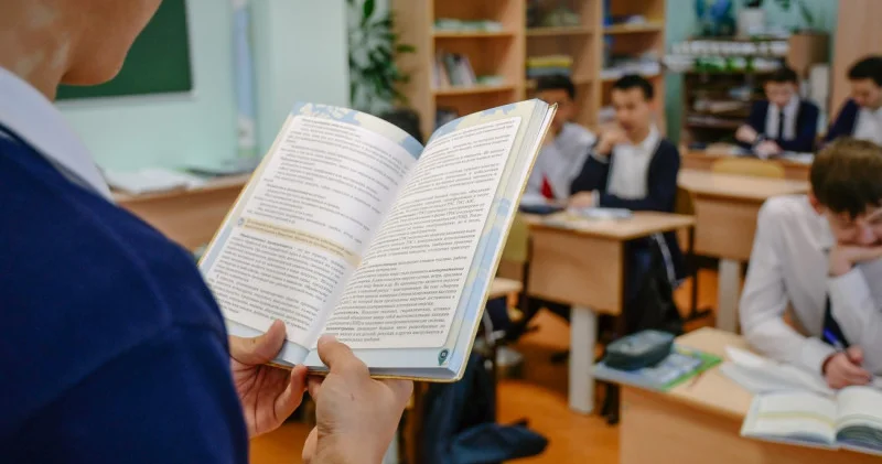 Мектептердегі смартфондар және мұғалімдердің жауапкершілігі Қазақстанда жаңа ережелер қабылданды