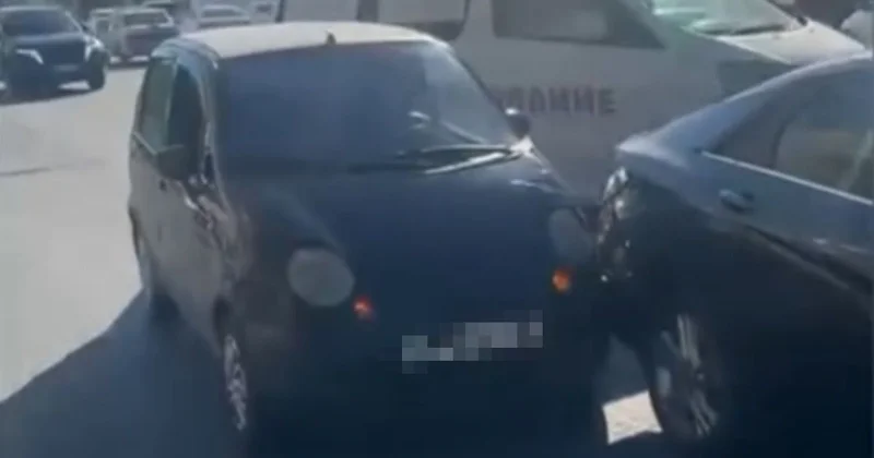Атырауда полиция Daewoo Matiz көлігімен әдейі жол апатын ұйымдастыру дерегін тексеріп жатыр
