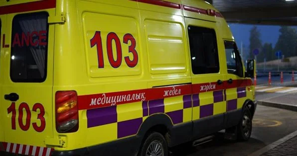 Ақмола облысында жұмысшылар мінген тіркеме аударылып қалды