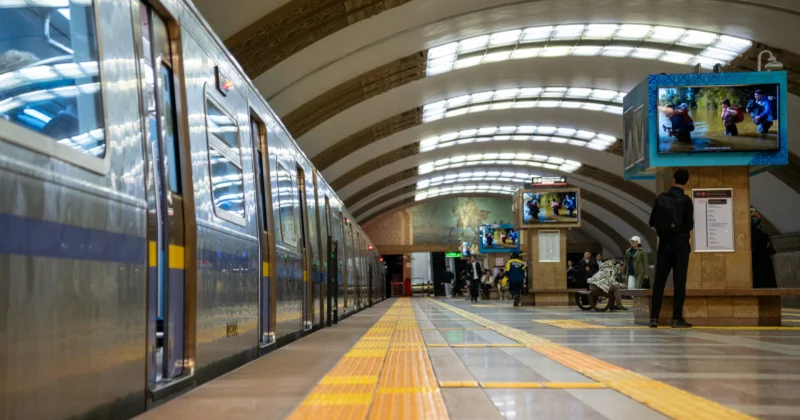Арбасы бар жолаушыға көмек көрсетуден бас тартылды. Алматы метрополитені не деп жауап берді