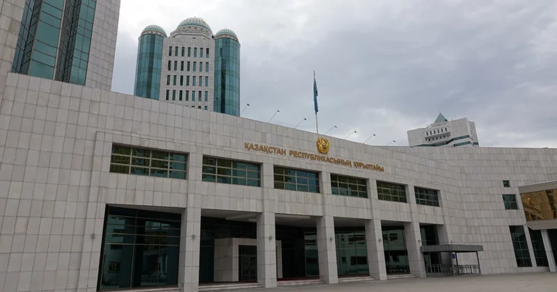 Құрылтай барлық 8 комитетті жасақтады оларды кім басқарды