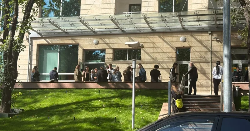 Диванда секіртіп жіберді : алматылықтар жер сілкінісін қалай сезінді