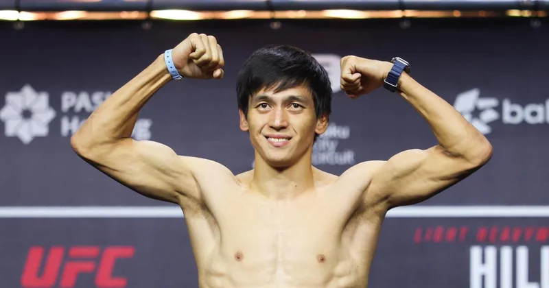 Казахстанца Азата Максума уволили из UFC