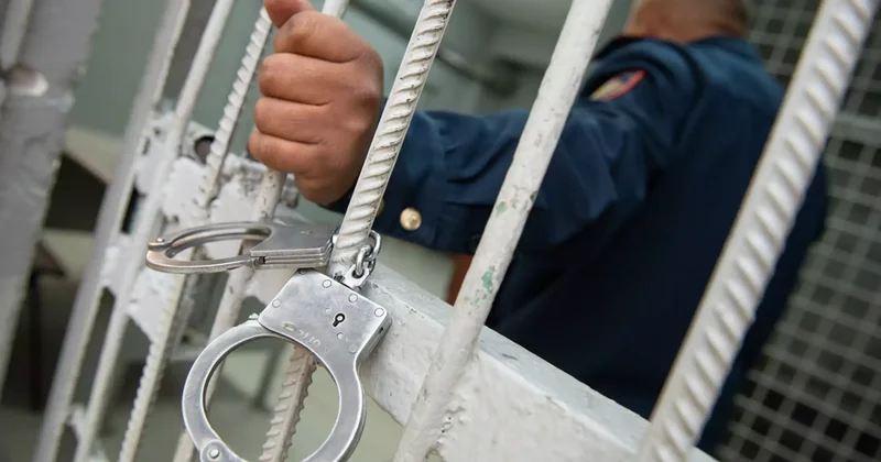 ҰҚК және ІІМ қызметкерлері сотталушыға АҚШ тан есірткі тасымалдауға көмектескен