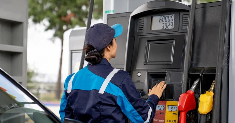 Очереди на заправках Мангистауской области объяснил глава Минэнерго