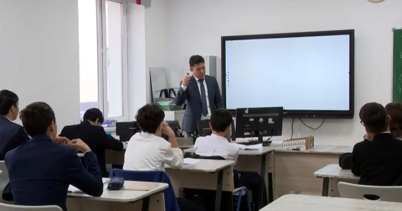 30 жастағы математика мұғалімі оқушылардың білім биігіне жол ашты