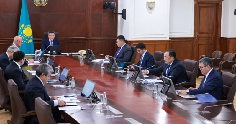 Бектенов үкіметте тым ұзақ баяндама үшін ескерту жасады