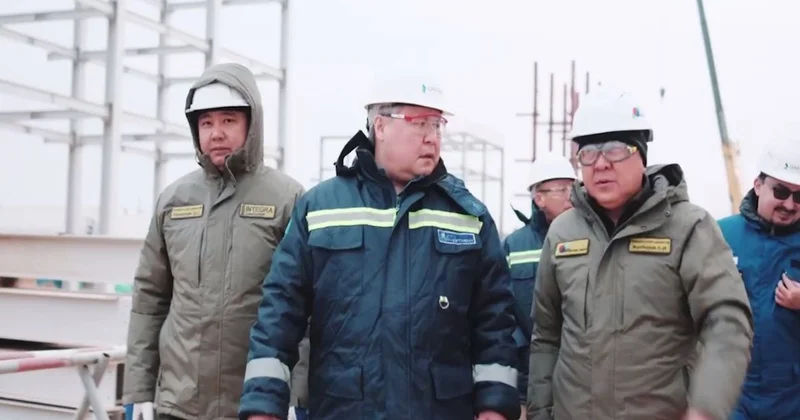 QazaqGaz басшылығы Қашағандағы газ өңдеу зауытының құрылысын тексерді