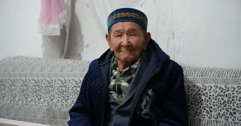 Мойынқұмда 30 жыл құжатсыз жүрген ақсақал жеке куәлік алды