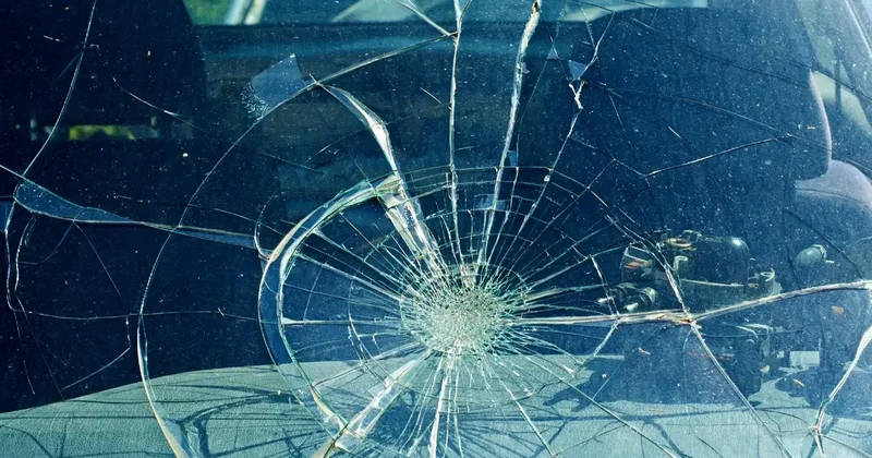 Автомобиль врезался в столб под Экибастузом, есть пострадавшие