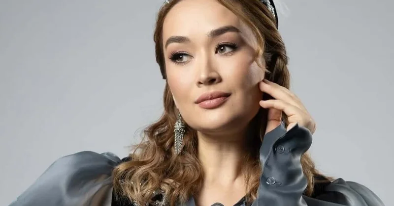 Невестка Рымбаевой повторила с братом и сестрой старое фото (ВИДЕО)