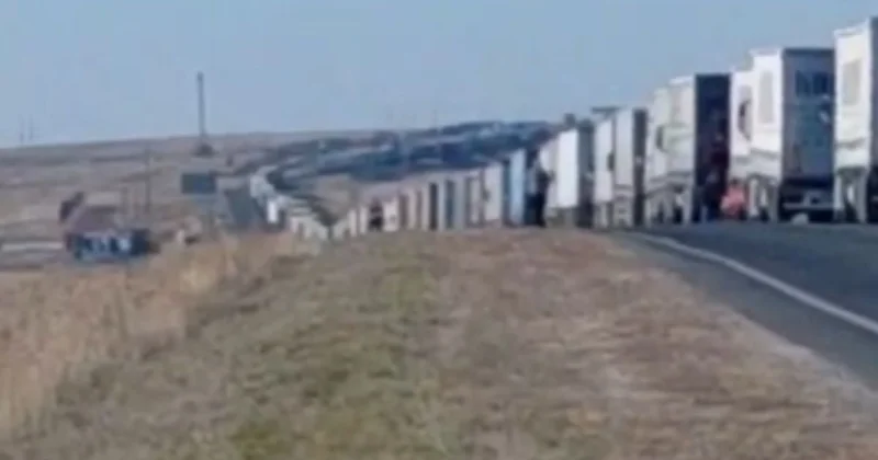 Батыс Қазақстанда жүк көліктерінің кезегі: электронды бронь жұмыс істемей тұр