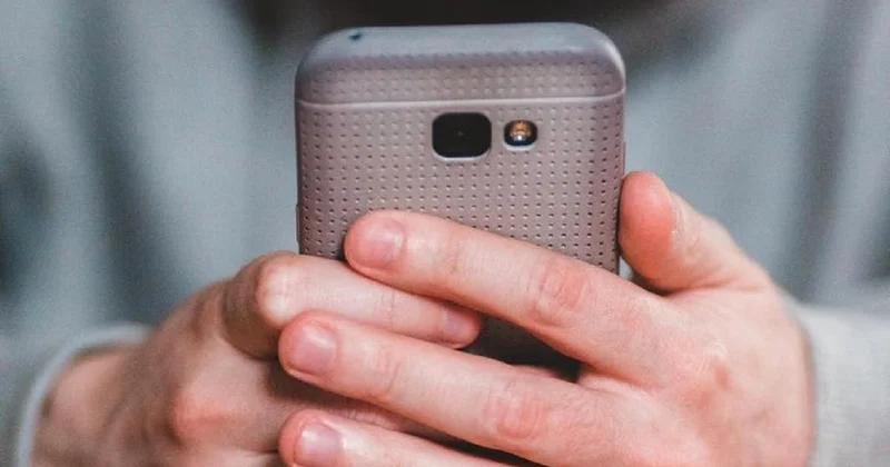 Токаев попросил казахстанцев не относиться к смартфонам как к игрушкам, убивающим время