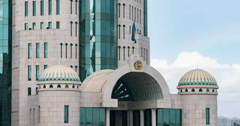 Богатые или средний класс: Сарым высказался о достатке депутатов Курултая