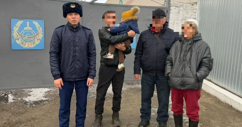 Сначала умер средний, а потом младший: казахстанец не смог попасть на похороны сына