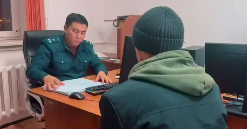 Завысил стоимость поездки: водителя наказали после жалоб иностранцев в Кызылординской области (видео)
