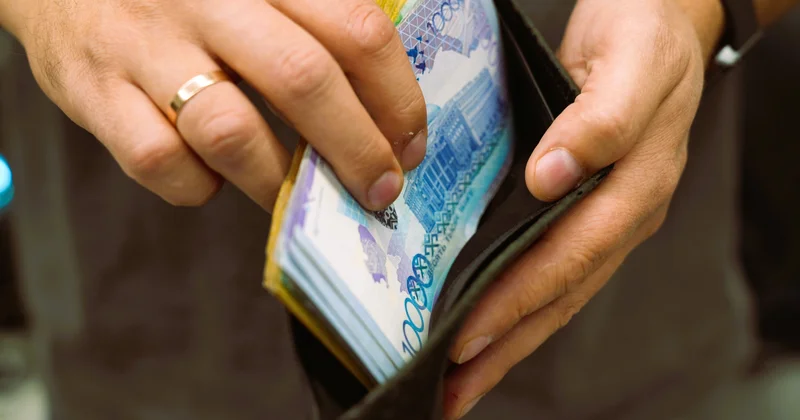 2027 жылы ең төменгі жалақы 100 мың теңгеге дейін көтеріледі Тоқаев