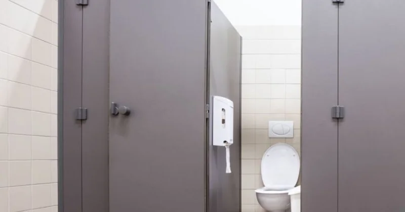 Госслужащий накачивал женщин мочегонными на собеседовании ради эксперимента