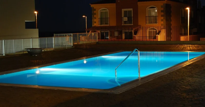 Зимнее купание в теплом бассейне: что может пойти не так