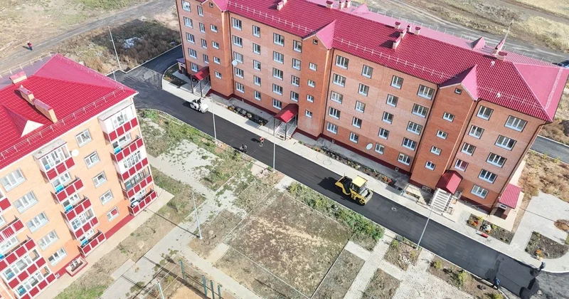 Новый асфальтовый завод помогает обновлять дороги в Атбасарском районе