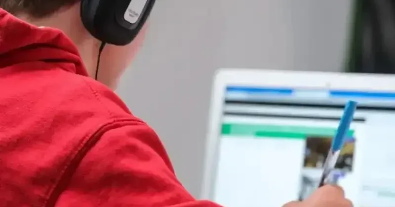 Уақытша қашықтан оқиды