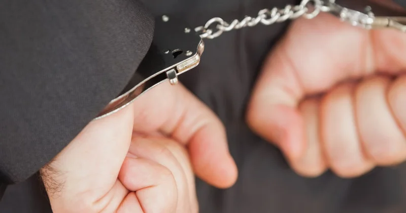 Жетісу облысында алаяқ адамдардың атынан 40 миллион теңгеге несие алып тастаған