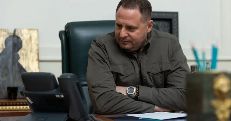 Зеленский уволил главу офиса президента Украины на фоне коррупционного скандала