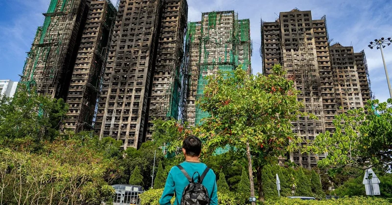 128 человек погибли, судьба 200 неизвестна: после страшного пожара в Гонконге начались аресты