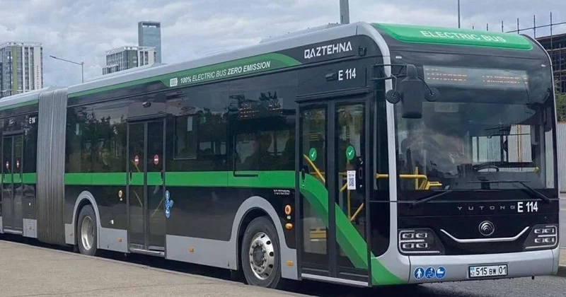 Астанада орынға таласқан екі әйел автобуста төбелесіп қалды