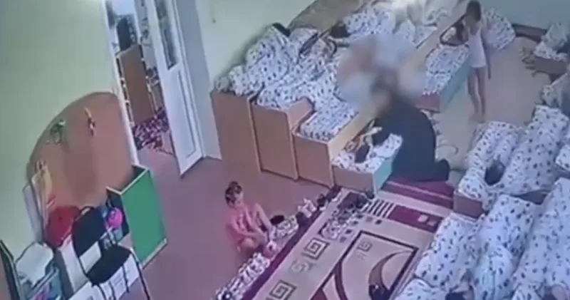 Воспитательницу ясли сада в Семее подозревают в попытке удушить ребенка