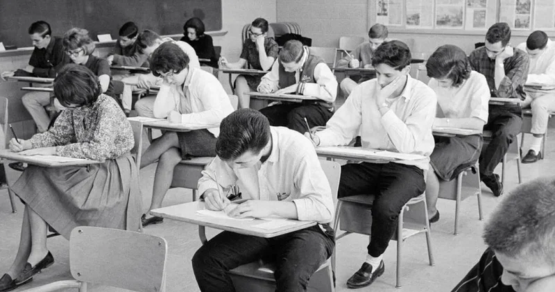 Бай елдер технологияны шектеуде, кедей елдер цифрландыруға асық. Неге?