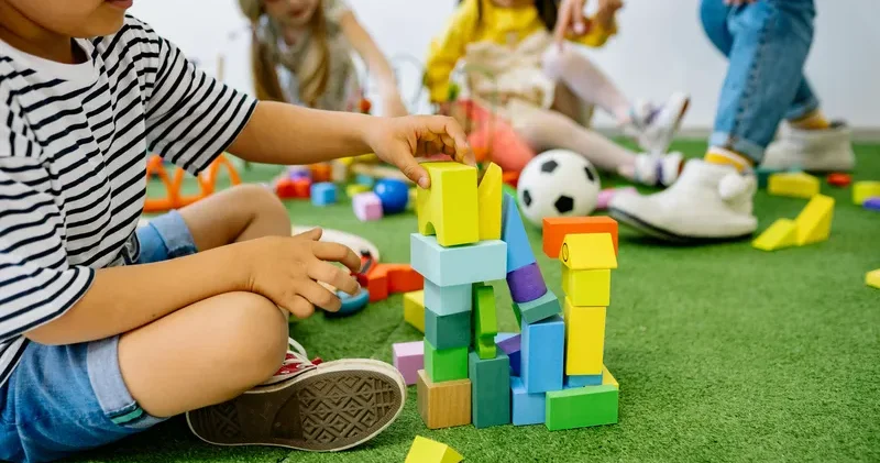 Семейде ата аналар ерекше балаға қатыгездік танытқан тәрбиешіні жазалауды талап етуде