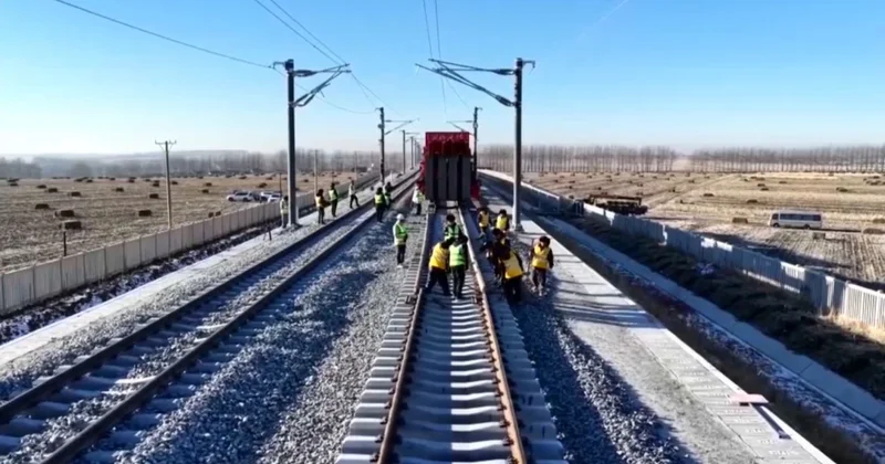 Қытайда 11 теміржолшыны пойыз басып кетті