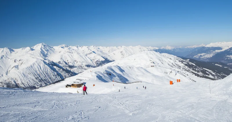 Альпі тауларында қар көшкіні астында қалған сегіз шаңғышы құтқарылды