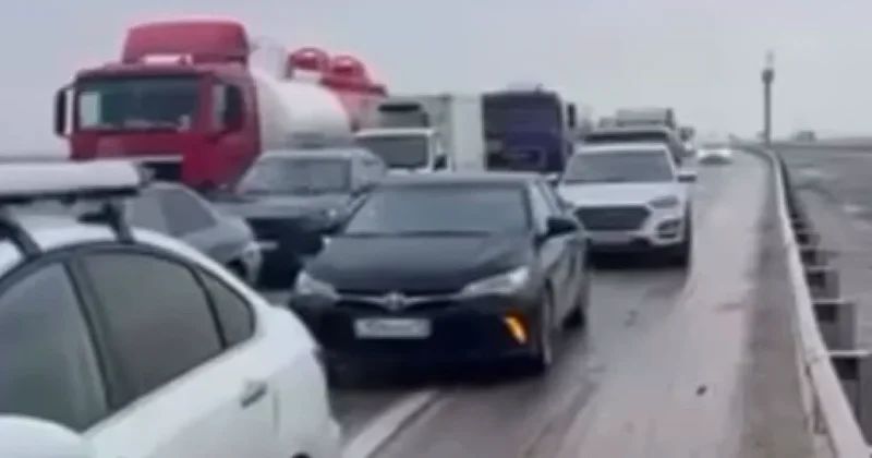 Гололёд в Актау стал причиной приостановки автобусов и ограничений на дорогах