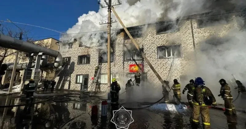 Астанадағы өрт: 800 шаршы метр аумақты жалын шарпыды