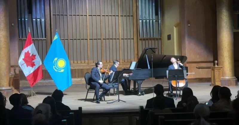 Қазақстандық трио Канада сахнасын сырлы әуенмен тербеді