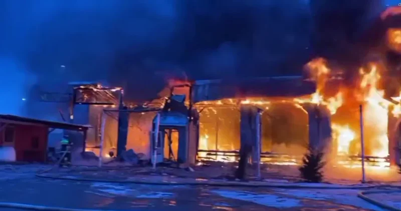 Кафе загорелось на трассе в Туркестанской области