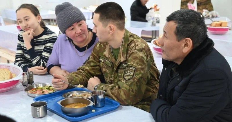 Қарағанды гарнизонының әскери бөліміне сарбаздардың ата анасы барды