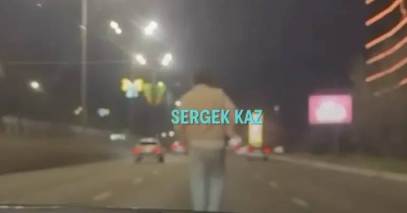 Пешеход на проезжей части едва не спровоцировал ДТП в Алматы