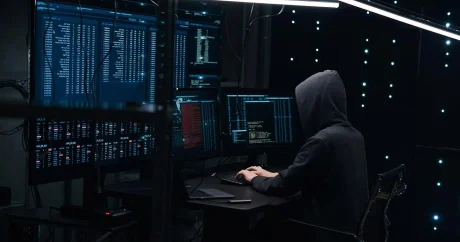 Хакеры взломали почту директора ФБР