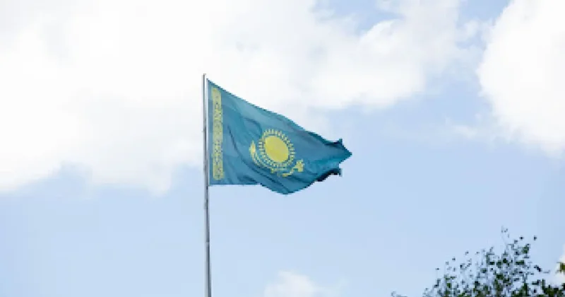 Более 70% граждан считают, что Казахстан движется в правильном направлении опрос